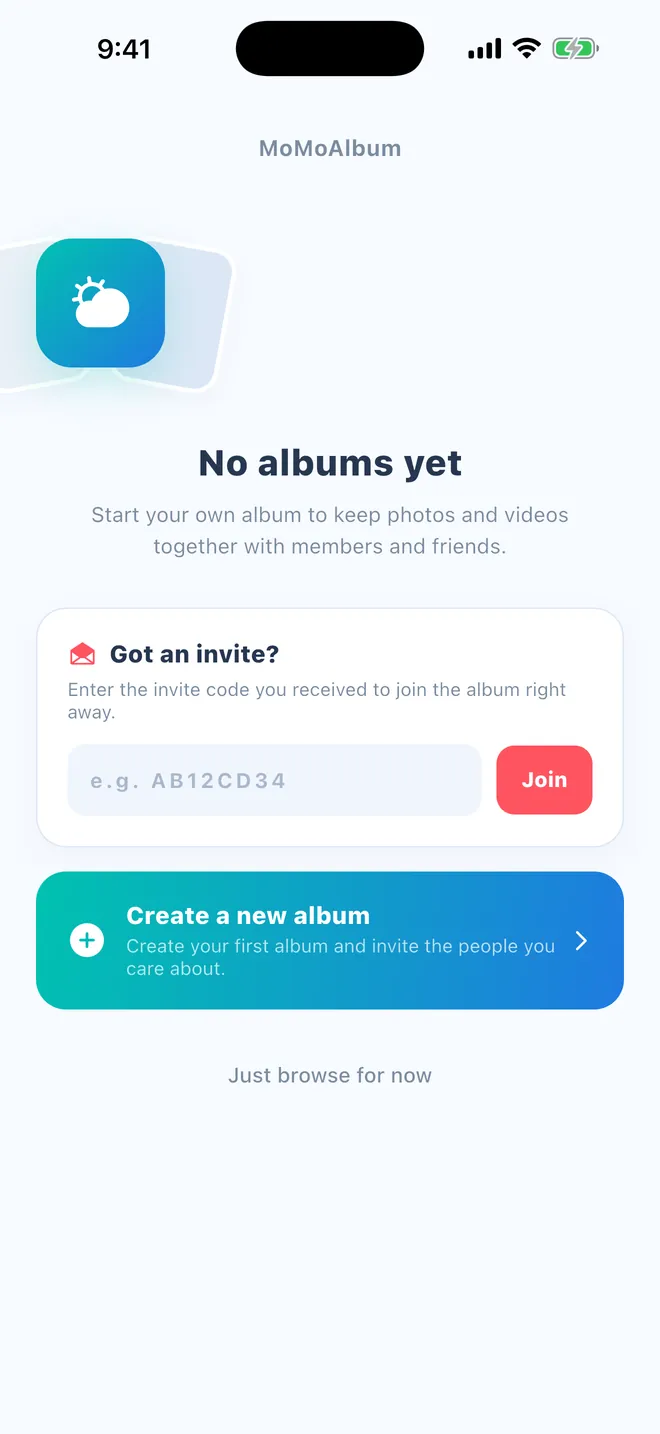 MoMoAlbum start screen with an invite-code field and a Create a new album button